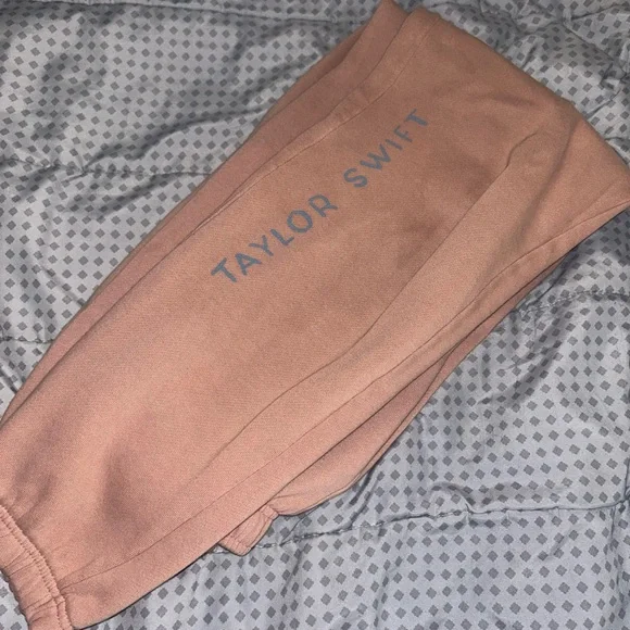 1989 (TAYLORS VERSION) PINK SWEATPANTS - Picture 2 of 3